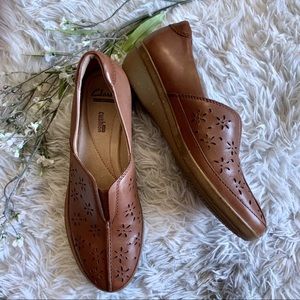 SALE❗️Clarks Perforated Leather Everlay Slip On